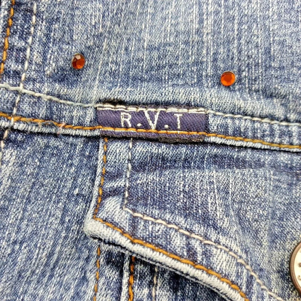 Cropped Denim Jacket Western Style Yoke Rhinestone Youth Size X-Large. RVT Jeans